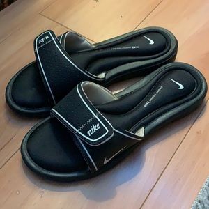 NIKE Slides